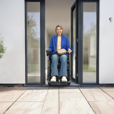 Крісло колісне з електроприводом Invacare AVIVA RX10 з підголівником та електричним регулюванням кута нахилу сидіння Крісло колісне з електроприводом Invacare AVIVA RX10 з підголівником та електричним регулюванням кута нахилу сидіння фотографія 12